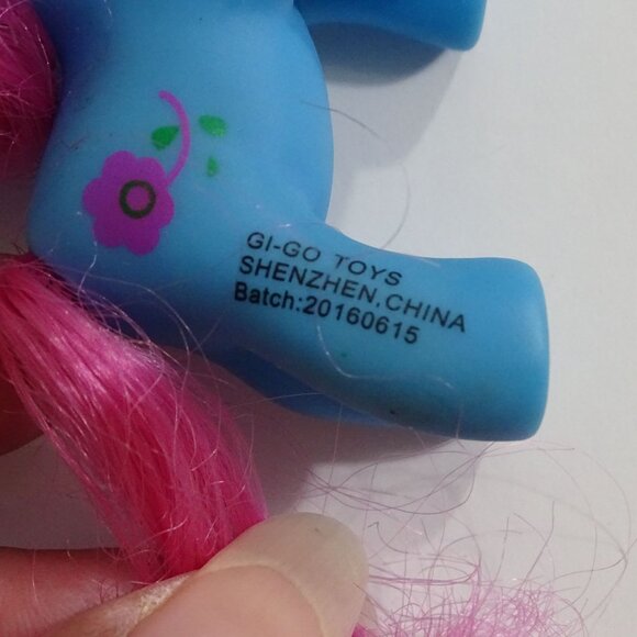 Gi-Go Toys Blue Pony Unicorn Pink Hair Figurine Collectible with Flower 2.5 inch - Picture 3 of 7